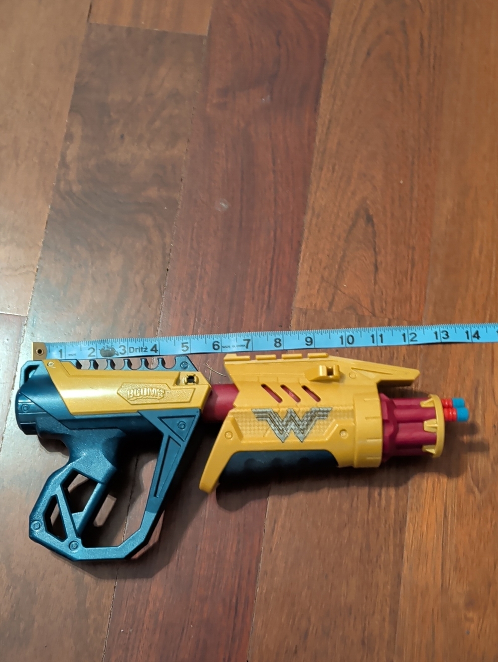 Mattel Wonder Woman Yellow and Blue Rotating Dart Blaster / Amazonian Crossbow
